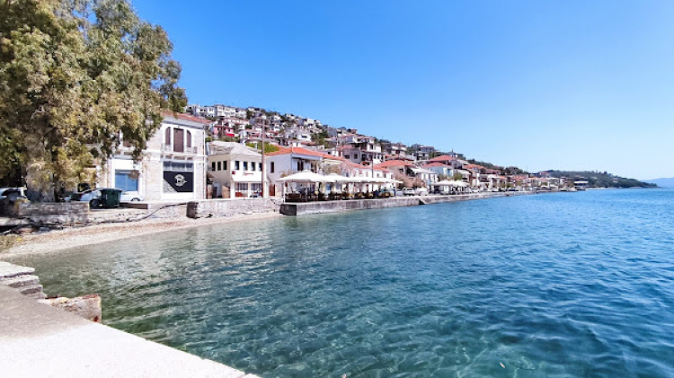 &Alpha;&mu;&phi;&iota;&theta;&epsilon;&alpha;&tau;&rho;&iota;&kappa;ό &chi;&omega;&rho;&iota;ό &pi;ά&nu;&omega; &sigma;&tau;&eta;&nu; &theta;ά&lambda;&alpha;&sigma;&sigma;&alpha;