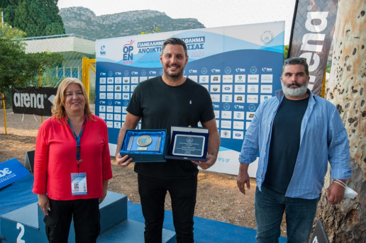 &Epsilon;&lambda;&epsilon;&upsilon;&theta;&epsilon;&rho;ί&alpha; &Sigma;&alpha;&rho;&alpha;&nu;&tau;ί&delta;&omicron;&upsilon;: &laquo;Ή&tau;&alpha;&nu; &mu;&iota;&alpha; &gamma;&iota;&omicron;&rho;&tau;ή &tau;&omicron;&upsilon; &alpha;&theta;&lambda;&eta;&tau;&iota;&sigma;&mu;&omicron;ύ&raquo;