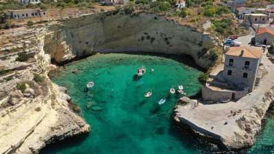 Έ&nu;&alpha;&sigmaf; &pi;&alpha;&rho;&alpha;&theta;&alpha;&lambda;ά&sigma;&sigma;&iota;&omicron;&sigmaf; &mu;&iota;&kappa;&rho;ό&sigmaf; &omicron;&iota;&kappa;&iota;&sigma;&mu;ό&sigmaf; &pi;&omicron;&upsilon; &theta;&upsilon;&mu;ί&zeta;&epsilon;&iota; &kappa;&alpha;&lambda;&omicron;&kappa;&alpha;ί&rho;&iota;