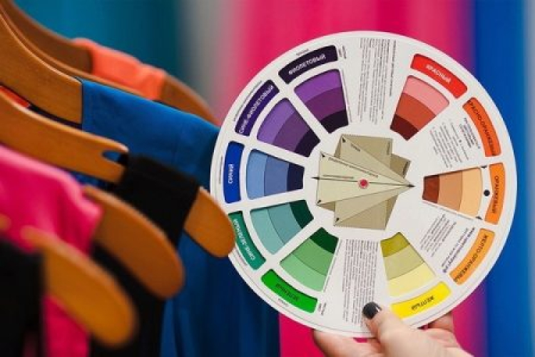 &Chi;&rho;&omega;&mu;&alpha;&tau;&iota;&kappa;ή &pi;&alpha;&lambda;έ&tau;&alpha;: &Phi;ό&rho;&epsilon;&sigma;&epsilon; &rho;&omicron;ύ&chi;&alpha; &mu;&epsilon; &pi;&epsilon;&rho;&iota;&sigma;&sigma;ό&tau;&epsilon;&rho;&omicron; &chi;&rho;ώ&mu;&alpha; &chi;&omega;&rho;ί&sigmaf; &phi;ό&beta;&omicron;