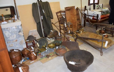 &Lambda;&alpha;&omicron;&gamma;&rho;&alpha;&phi;&iota;&kappa;ό &Mu;&omicron;&upsilon;&sigma;&epsilon;ί&omicron; &sigma;&tau;&omicron; &Alpha;&phi;&rho;ά&tau;&iota; &mu;&epsilon; &tau;&eta; &sigma;&tau;ή&rho;&iota;&xi;&eta; &tau;&omicron;&upsilon; &Delta;ή&mu;&omicron;&upsilon; &Chi;&alpha;&lambda;&kappa;&iota;&delta;έ&omega;&nu;