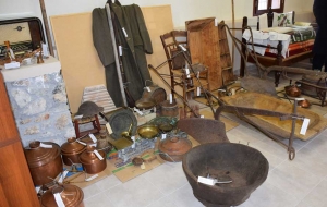 &Lambda;&alpha;&omicron;&gamma;&rho;&alpha;&phi;&iota;&kappa;ό &Mu;&omicron;&upsilon;&sigma;&epsilon;ί&omicron; &sigma;&tau;&omicron; &Alpha;&phi;&rho;ά&tau;&iota; &mu;&epsilon; &tau;&eta; &sigma;&tau;ή&rho;&iota;&xi;&eta; &tau;&omicron;&upsilon; &Delta;ή&mu;&omicron;&upsilon; &Chi;&alpha;&lambda;&kappa;&iota;&delta;έ&omega;&nu;