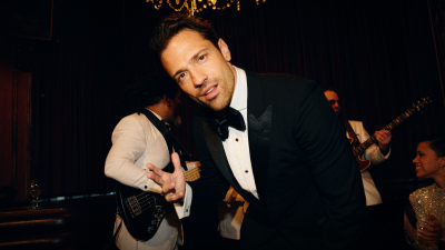 Sold Out &eta; &sigma;&upsilon;&nu;&alpha;&upsilon;&lambda;ί&alpha; &tau;&omicron;&upsilon; &Kappa;&omega;&nu;&sigma;&tau;&alpha;&nu;&tau;ί&nu;&omicron;&upsilon; &Alpha;&rho;&gamma;&upsilon;&rho;&omicron;ύ &sigma;&tau;&omicron; &Sigma;&iota;&kappa;ά&gamma;&omicron;