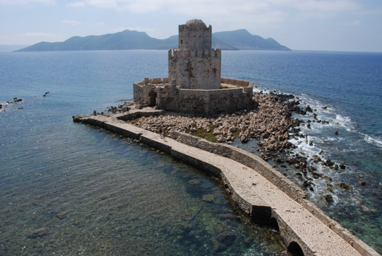 &Tau;&omicron; &iota;&sigma;&tau;&omicron;&rho;&iota;&kappa;ό &kappa;ά&sigma;&tau;&rho;&omicron; &pi;&omicron;&upsilon; &chi;&tau;ί&sigma;&tau;&eta;&kappa;&epsilon; &pi;ά&nu;&omega; &sigma;&tau;&eta;&nu; &theta;ά&lambda;&alpha;&sigma;&sigma;&alpha;