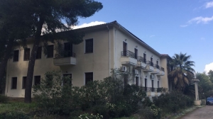 &Mu;&pi;&alpha;&kappa;&omicron;&gamma;&iota;ά&nu;&nu;&eta;&sigmaf;-. &Eta; &Pi;&epsilon;&rho;&iota;&phi;έ&rho;&epsilon;&iota;&alpha; &Sigma;&tau;&epsilon;&rho;&epsilon;ά&sigmaf; &Epsilon;&lambda;&lambda;ά&delta;&alpha;&sigmaf;,&epsilon;&chi;&epsilon;&iota; &alpha;&pi;&omicron;&kappa;&lambda;&epsilon;&iota;&sigma;&tau;&epsilon;ί &sigma;&chi;&epsilon;&tau;&iota;&kappa;ά &mu;&epsilon; &tau;&eta;&nu; &sigma;&tau;&epsilon;&lambda;έ&chi;&omega;&sigma;&eta; &delta;&omicron;&mu;ώ&nu; &upsilon;&pi;&omicron;&sigma;&tau;ή&rho;&iota;&xi;&eta;&sigmaf; &pi;&rho;&omicron;&sigma;&phi;ύ&gamma;&omega;&nu;