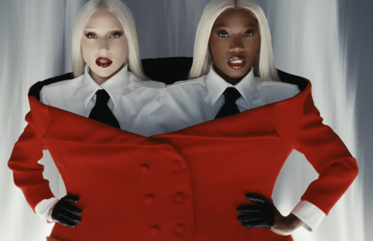 Lady Gaga x Doechii: Έ&nu;&alpha; έ&nu;&tau;&omicron;&nu;&omicron; &beta;ί&nu;&tau;&epsilon;&omicron; &kappa;&lambda;&iota;&pi; &pi;&omicron;&upsilon; &epsilon;&sigma;&tau;&iota;ά&zeta;&epsilon;&iota; &sigma;&tau;&eta;&nu; &mu;ό&delta;&alpha; &kappa;&alpha;&iota; &sigma;&tau;&eta;&nu; &mu;&omicron;&upsilon;&sigma;&iota;&kappa;ή &beta;&gamma;ή&kappa;&epsilon; &sigma;&tau;&eta;&nu; &delta;&eta;&mu;&omicron;&sigma;&iota;ό&tau;&eta;&tau;&alpha;