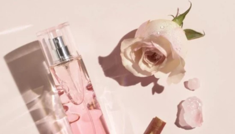 &Tau;&iota; &delta;&iota;&alpha;&phi;&omicron;&rho;έ&sigmaf; έ&chi;&omicron;&upsilon;&nu; &tau;&alpha; body mists &alpha;&pi;ό &tau;&alpha; &alpha;&rho;ώ&mu;&alpha;&tau;&alpha;