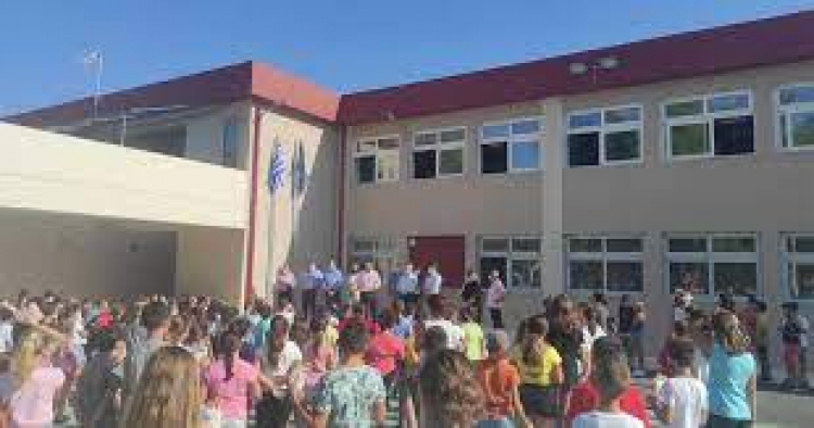 &Sigma;&epsilon; &nu;έ&omicron; &sigma;ύ&gamma;&chi;&rho;&omicron;&nu;&omicron; &sigma;&chi;&omicron;&lambda;&epsilon;ί&omicron; &omicron;&iota; &mu;&alpha;&theta;&eta;&tau;έ&sigmaf; &tau;&omicron;&upsilon; 1&omicron;&upsilon; &Delta;&eta;&mu;&omicron;&tau;&iota;&kappa;&omicron;ύ &Epsilon;&rho;έ&tau;&rho;&iota;&alpha;&sigmaf;