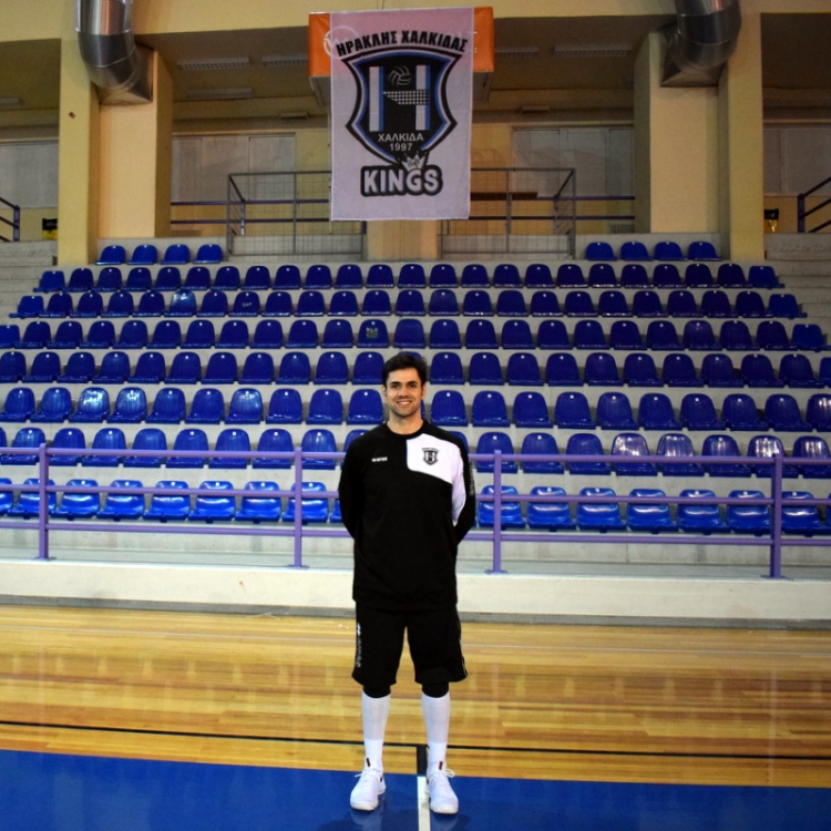 E&nu;&alpha;&sigmaf; &kappa;&omicron;&upsilon;&kappa;&lambda;&omicron;&sigmaf; &Beta;&rho;&alpha;&zeta;&iota;&lambda;&iota;&alpha;&nu;&omicron;&sigmaf; &sigma;&tau;&eta; &Chi;&alpha;&lambda;&kappa;&iota;&delta;&alpha;