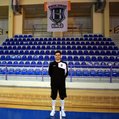 E&nu;&alpha;&sigmaf; &kappa;&omicron;&upsilon;&kappa;&lambda;&omicron;&sigmaf; &Beta;&rho;&alpha;&zeta;&iota;&lambda;&iota;&alpha;&nu;&omicron;&sigmaf; &sigma;&tau;&eta; &Chi;&alpha;&lambda;&kappa;&iota;&delta;&alpha;