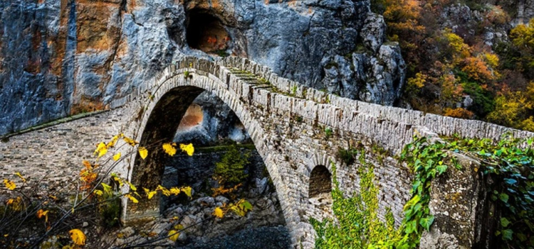 &Tau;&omicron; &epsilon;&nu;&tau;&upsilon;&pi;&omega;&sigma;&iota;&alpha;&kappa;ό &gamma;&epsilon;&phi;ύ&rho;&iota; &Kappa;ό&kappa;&kappa;&omicron;&rho;&eta;