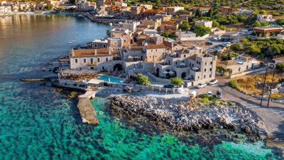 Έ&nu;&alpha; &mu;&iota;&kappa;&rho;ό &delta;&iota;&alpha;&mu;&alpha;&nu;&tau;ά&kappa;&iota; &kappa;&rho;&upsilon;&mu;&mu;έ&nu;&omicron; &sigma;&tau;&eta;&nu; &Pi;&epsilon;&lambda;&omicron;&pi;ό&nu;&nu;&eta;&sigma;&omicron;