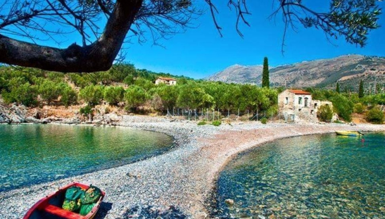 &Eta; &delta;&iota;&pi;&lambda;ή &pi;&alpha;&rho;&alpha;&lambda;ί&alpha; &pi;&omicron;&upsilon; &epsilon;&nu;&tau;&upsilon;&pi;&omega;&sigma;&iota;ά&zeta;&epsilon;&iota; &kappa;ά&theta;&epsilon; &epsilon;&pi;&iota;&sigma;&kappa;έ&pi;&tau;&eta;