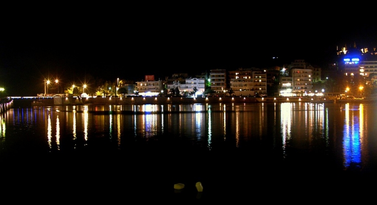 &Lambda;&epsilon;&upsilon;&kappa;&eta; &nu;&upsilon;&chi;&tau;&alpha; &sigma;&tau;&eta; &Chi;&alpha;&lambda;&kappa;&iota;&delta;&alpha;