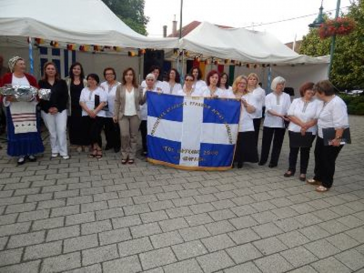 &Omicron; Έ&kappa;&phi;&rho;&alpha;&sigma;&eta; &Sigma;ί&lambda;&lambda;&omicron;&gamma;&omicron;&sigmaf; &gamma;&upsilon;&nu;&alpha;&iota;&kappa;ώ&nu; έ&phi;&tau;&alpha;&sigma;&epsilon; &mu;έ&chi;&rho;&iota; &tau;&eta;&nu; &Omicron;&upsilon;&gamma;&gamma;&alpha;&rho;ί&alpha;