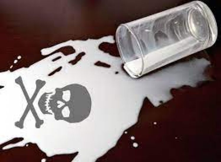 Επικίνδυνο κοκτέιλ 20 χημικών ουσιών σε ένα ποτήρι γάλα!