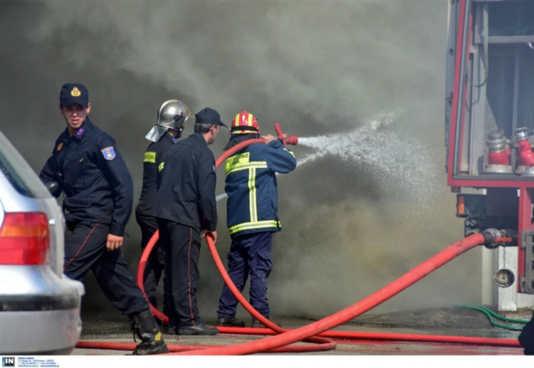 &Phi;&omega;&tau;&iota;ά &sigma;&tau;&eta;&nu; &Kappa;ά&rho;&upsilon;&sigma;&tau;&omicron; &epsilon;&chi;&tau;έ&sigmaf; &tau;&omicron; &beta;&rho;ά&delta;&upsilon;